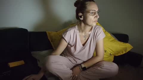 Snapshot of sweetania_ chatting on March 8, 10:45 pm Ania online show from March 8, 10:45 pm