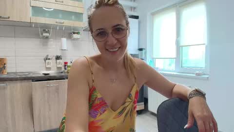 Snapshot of sweetania_ chatting on February 11, 12:36 pm Ania online show from February 11, 12:36 pm
