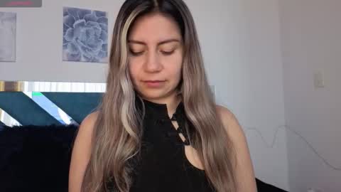 Snapshot of sweetblueberry_ chatting on October 6, 12:45 pm Cinthia online show from October 6, 12:45 pm