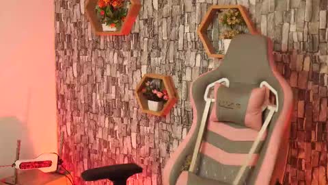 Salom independent model online show from February 24, 10:13 pm