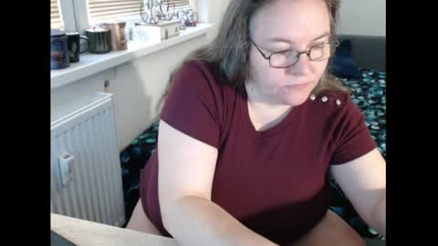 Sweetboobs85h online show from January 7, 9:25 am