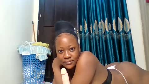 sweetbutterfly99 online show from June 5, 7:03 am