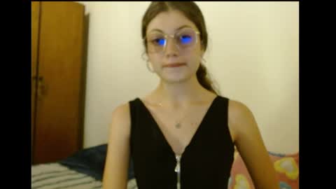 sweetcalm_ online show from March 23, 4:06 am