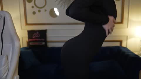 Amelia online show from December 5, 12:47 pm