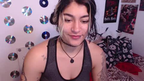 Snapshot of sweetdevil631 chatting on October 11, 1:49 pm Abril online show from October 11, 1:49 pm