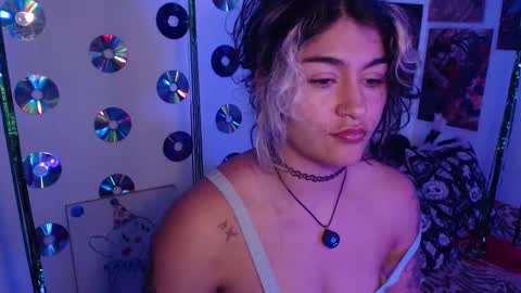 Snapshot of sweetdevil631 chatting on October 9, 5:07 pm Abril online show from October 9, 5:07 pm