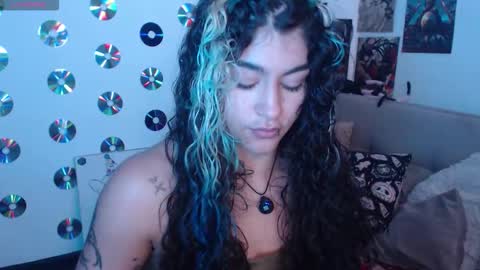 Snapshot of sweetdevil631 chatting on October 20, 3:39 pm Abril online show from October 20, 3:39 pm