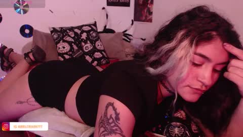 Snapshot of sweetdevil631 chatting on October 15, 4:41 pm Abril online show from October 15, 4:41 pm