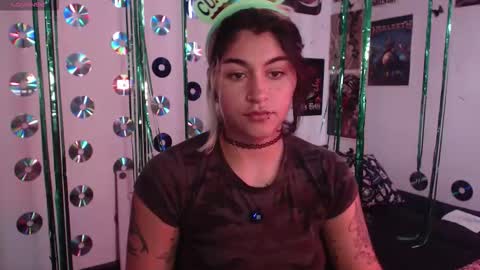 Snapshot of sweetdevil631 chatting on September 29, 4:17 pm Abril online show from September 29, 4:17 pm