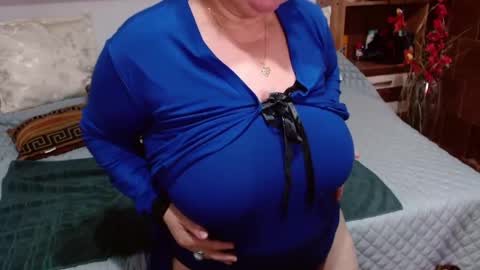 sweetestmilf4you online show from December 11, 4:41 pm