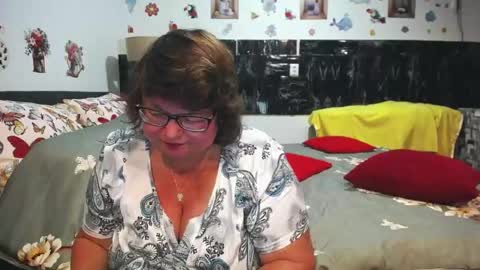 sweetestmilf4you online show from April 12, 6:34 pm