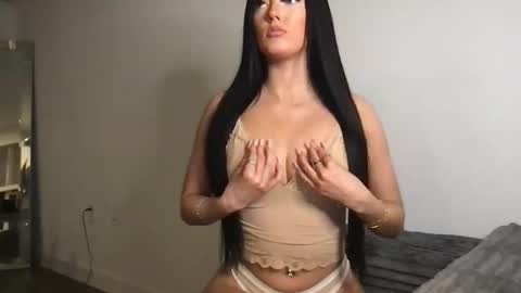 Gracie  online show from November 13, 4:15 am