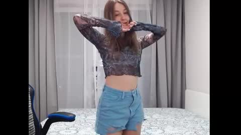 Snapshot of sweetheart_77 chatting on January 17, 10:56 pm Emma online show from January 17, 10:56 pm
