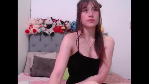 Snapshot of sweethoney22_ chatting on February 4, 3:15 pm Sabrina y Eliot online show from February 4, 3:15 pm