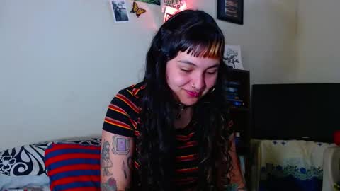 Snapshot of sweetie_maryy chatting on February 25, 5:40 pm Maria my insta sweetie maryy online show from February 25, 5:40 pm