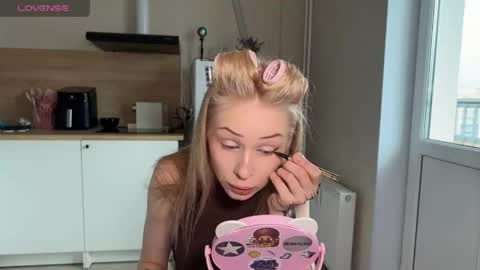 sweetie Lisa3 online show from May 29, 4:10 am