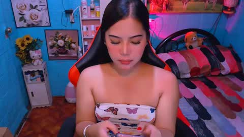 Nicole online show from February 19, 8:01 am