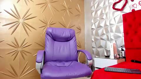 Lauren online show from February 19, 8:01 am