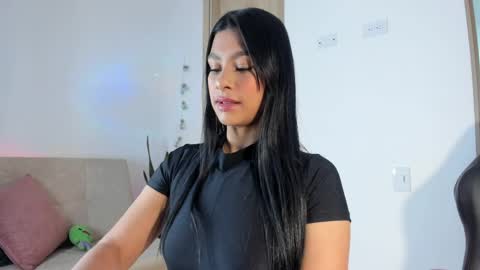 instagram sweetluna 0 online show from March 31, 1:33 pm