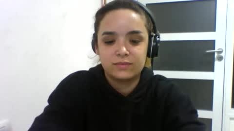 sweetmoonns2 online show from October 18, 12:15 am