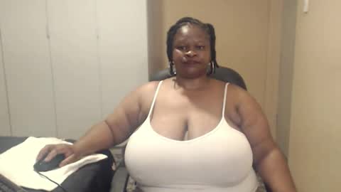 Snapshot of sweetnoziexxx chatting on October 3, 4:32 am sweetnoziexxx online show from October 3, 4:32 am