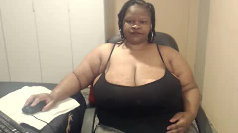 Snapshot of sweetnoziexxx chatting on October 8, 5:57 am sweetnoziexxx online show from October 8, 5:57 am