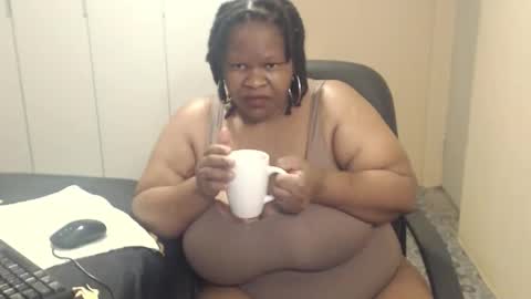 Snapshot of sweetnoziexxx chatting on October 18, 6:17 am sweetnoziexxx online show from October 18, 6:17 am