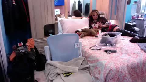 WeAim2PZzz online show from February 10, 5:47 am