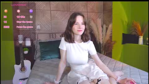 Snapshot of sweetshy_ chatting on September 16, 1:24 pm Alice online show from September 16, 1:24 pm