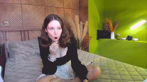 Snapshot of sweetshy_ chatting on September 10, 1:23 pm Alice online show from September 10, 1:23 pm