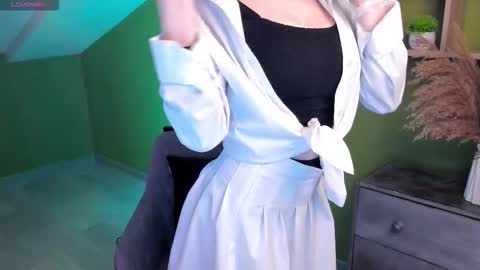 Snapshot of sweetshy_ chatting on October 11, 2:22 pm Alice online show from October 11, 2:22 pm