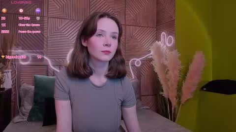 Snapshot of sweetshy_ chatting on October 4, 2:04 pm Alice online show from October 4, 2:04 pm