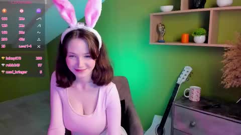 Snapshot of sweetshy_ chatting on October 12, 2:31 pm Alice online show from October 12, 2:31 pm
