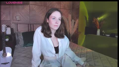 Snapshot of sweetshy_ chatting on September 13, 1:57 pm Alice online show from September 13, 1:57 pm