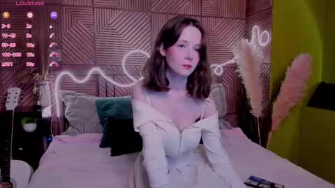 Snapshot of sweetshy_ chatting on October 9, 2:11 pm Alice online show from October 9, 2:11 pm