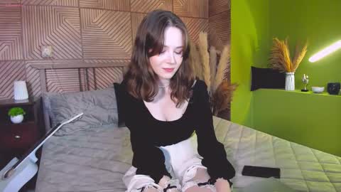 Snapshot of sweetshy_ chatting on September 11, 1:34 pm Alice online show from September 11, 1:34 pm