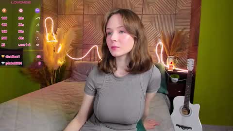 Snapshot of sweetshy_ chatting on September 27, 2:37 pm Alice online show from September 27, 2:37 pm