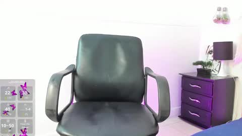 Snapshot of sweett_sharon_ chatting on October 9, 8:03 pm Sharon online show from October 9, 8:03 pm