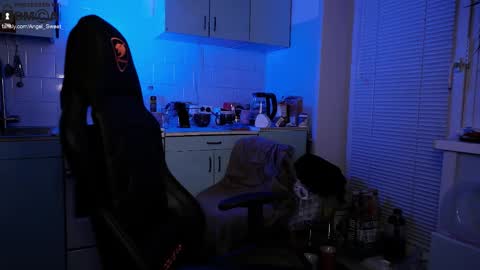 Leila and Alex online show from February 17, 5:45 pm