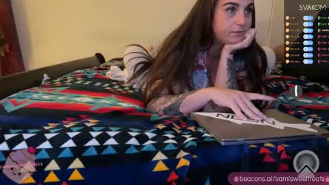 sweettreatz26 online show from May 25, 1:44 am