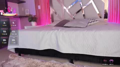 Snapshot of sweetviolet___ chatting on October 15, 1:23 pm sweetviolet___ online show from October 15, 1:23 pm