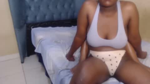 Snapshot of sweetwetebony2 chatting on December 6, 3:28 pm sweetwetebony2 online show from December 6, 3:28 pm