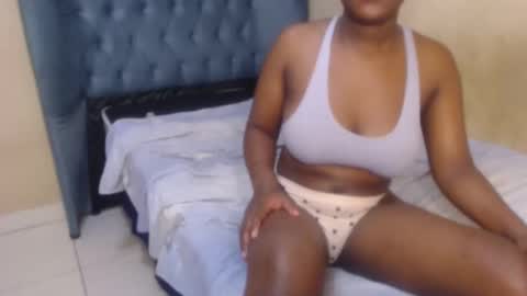 Snapshot of sweetwetebony2 chatting on December 6, 7:04 am sweetwetebony2 online show from December 6, 7:04 am