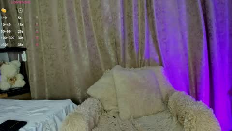  independent model  online show from April 2, 9:11 pm