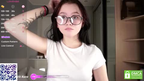 Snapshot of sweetyoops chatting on October 17, 5:50 pm Astrid online show from October 17, 5:50 pm