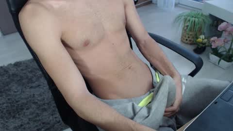 Snapshot of swetlittleboy4u chatting on September 16, 9:33 am SwetLittleBoy4u online show from September 16, 9:33 am