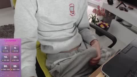 Snapshot of swetlittleboy4u chatting on February 13, 5:48 am SwetLittleBoy4u online show from February 13, 5:48 am