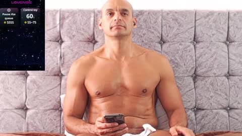    ------- Hi Im Willy  follow me do not forget to put the thumb up  online show from January 27, 3:07 pm