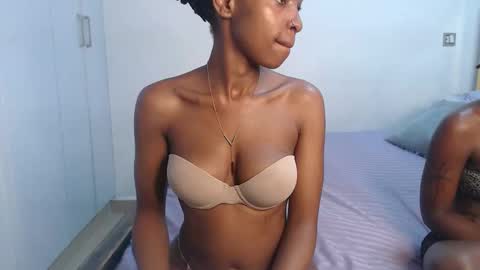 Snapshot of swyt_camillah chatting on October 19, 5:12 am Camillah online show from October 19, 5:12 am