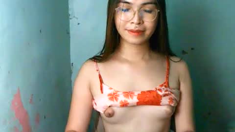 Snapshot of swyt_soleil chatting on September 25, 8:49 pm swyt_soleil online show from September 25, 8:49 pm
